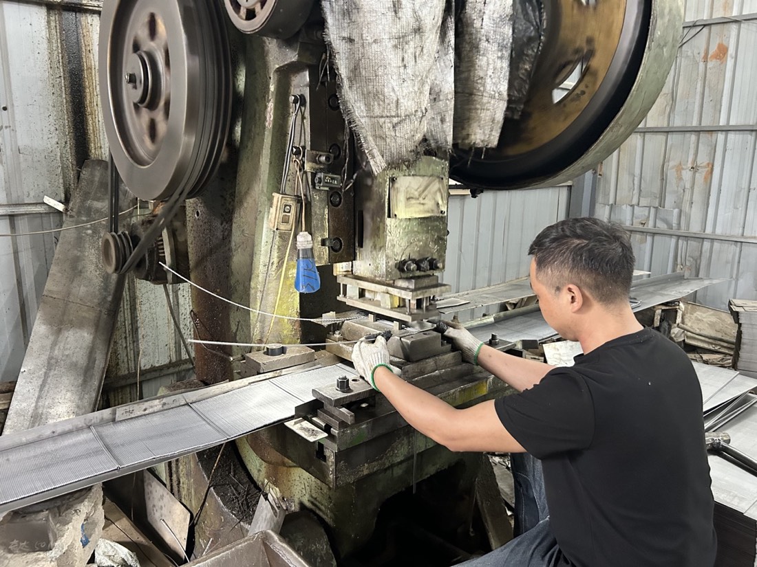 Stainless steel cutlery blanking at GEMEI factory